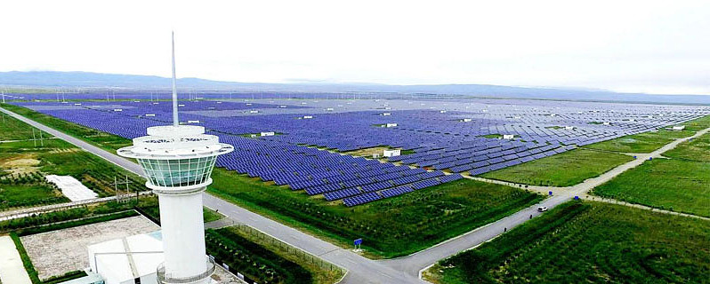 華為智能光伏_光伏智能箱式變電站_手動(dòng)大棚卷簾機(jī)和光伏智能溫室